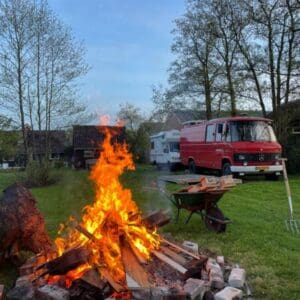 Een rustige plek in een ruime tuin in Kollumersweach. Kollumersweach