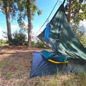 Kamperen tussen de bomen in Friesland