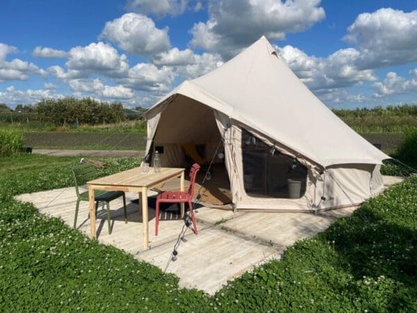 Voedselbos camping te Hazerswoude-Dorp aan het vaardorp 't Rietveld. Hazerswoude-Dorp