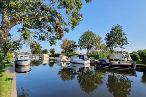 Recreatiepark Aalsmeer in NO true - rentatentnederland.nl